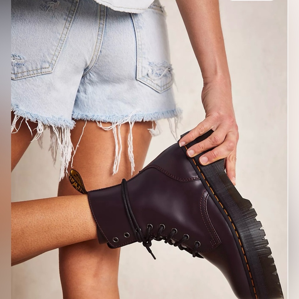 Doc Martens size 7 brand new Gorgeous color with bouncing soles